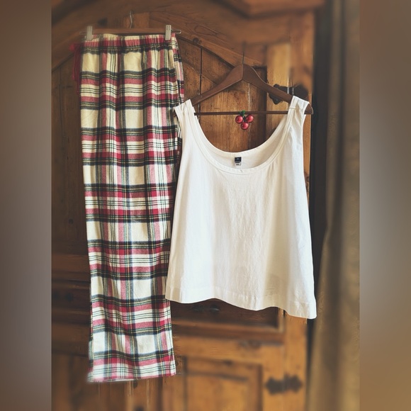 Old NAVY Pajama Bottoms Flannel & Complimentary Tee - Picture 8 of 11